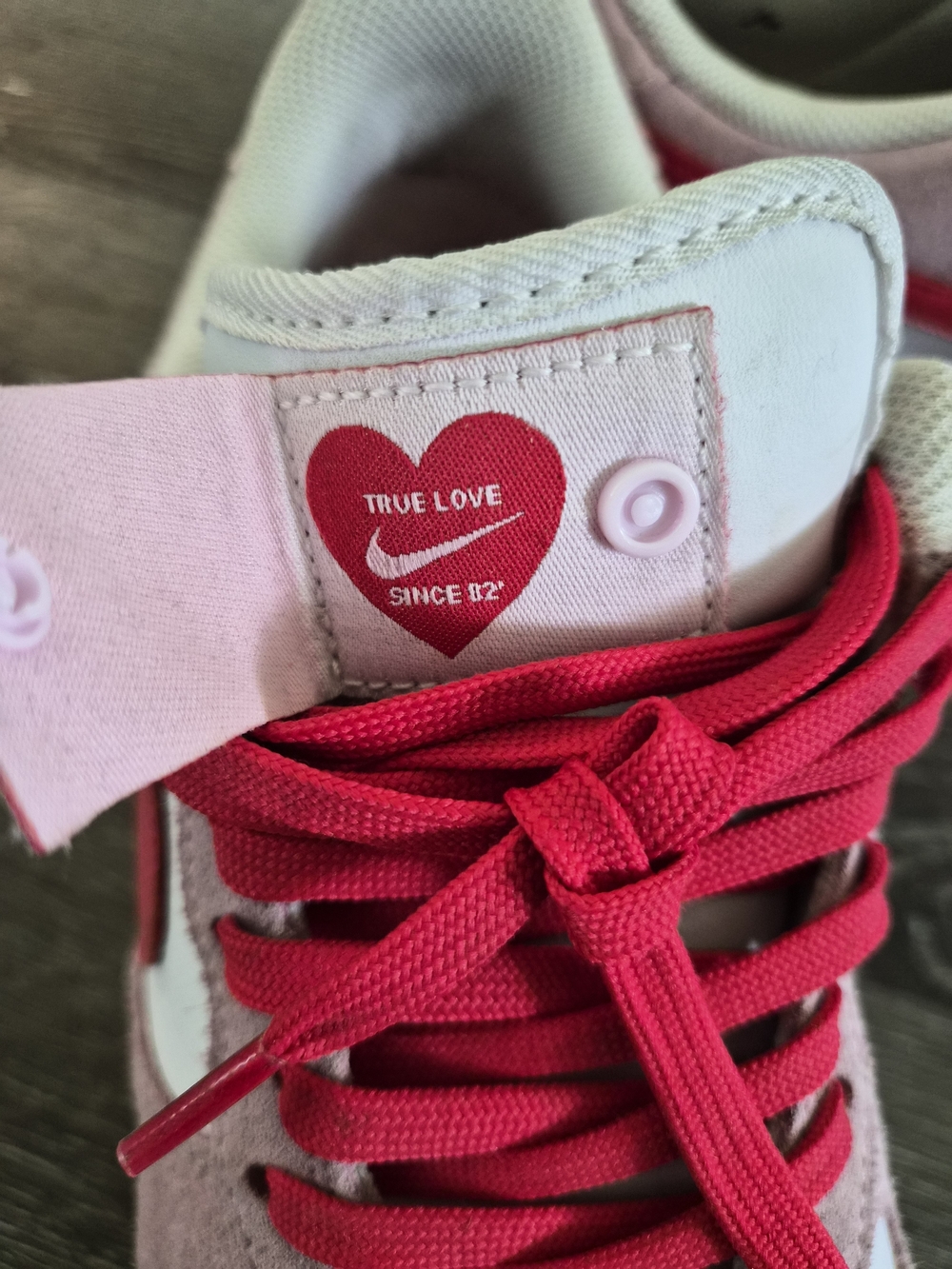 Nike Air Force 1 Low '07 QS "Valentine's Day Love Letter" – Size 10 – Mint! - Picture 4 of 9